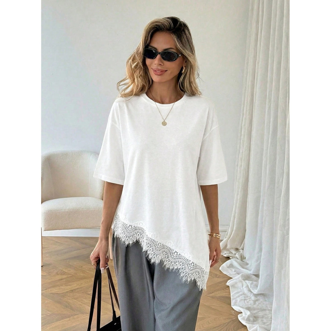 Women’s Lace Hem T-Shirt – Short Sleeve Relaxed Fit Top with Asymmetric Lace Trim