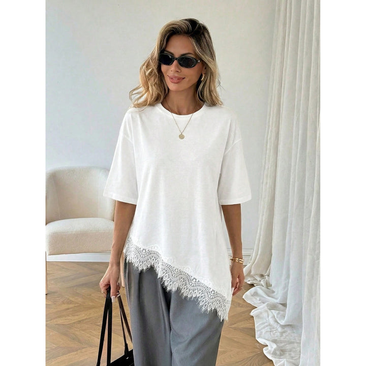 Women’s Lace Hem T-Shirt – Short Sleeve Relaxed Fit Top with Asymmetric Lace Trim