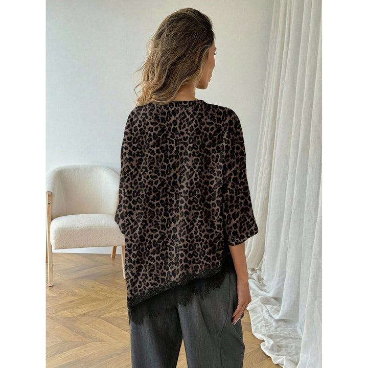 Women’s Lace Hem T-Shirt – Short Sleeve Relaxed Fit Top with Asymmetric Lace Trim
