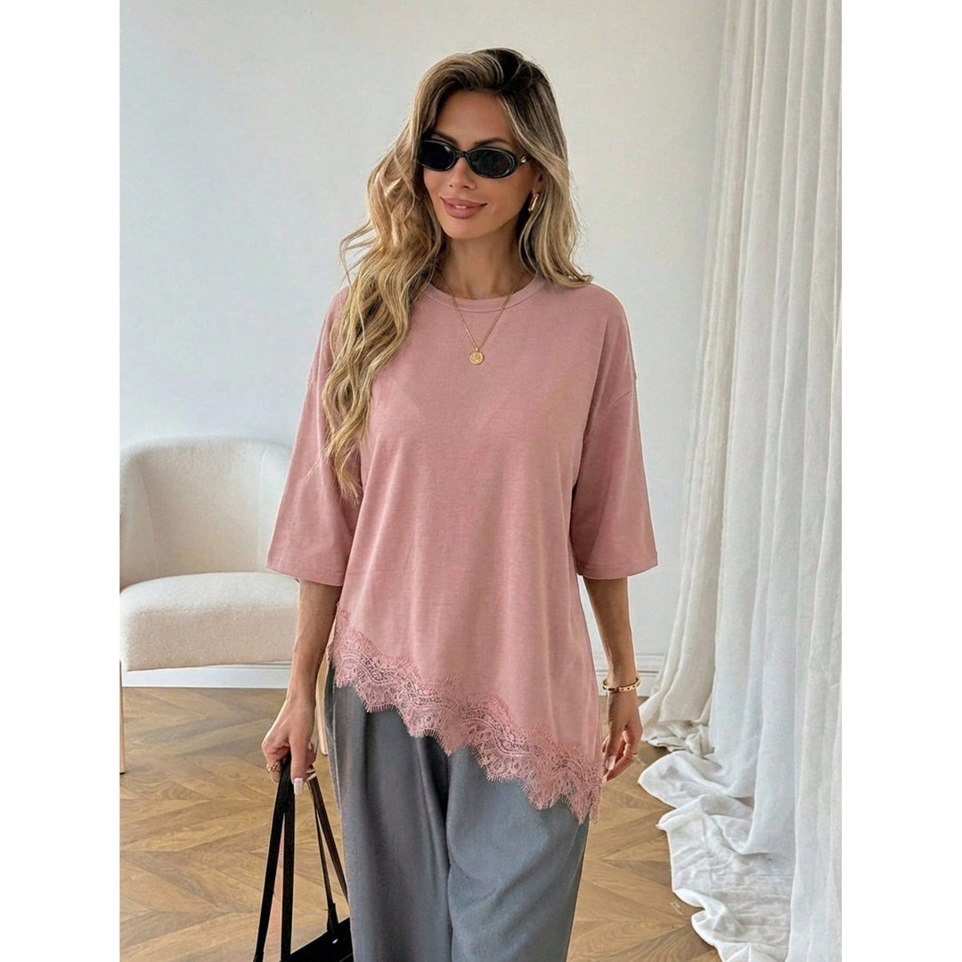 Women’s Lace Hem T-Shirt – Short Sleeve Relaxed Fit Top with Asymmetric Lace Trim