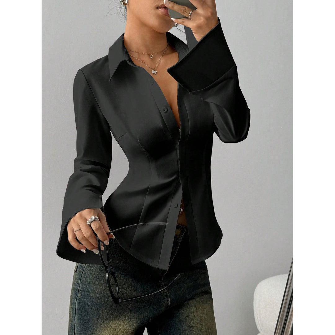 Women’s Fitted Button-Down Shirt