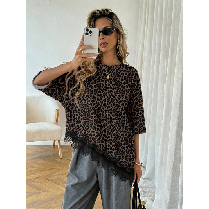 Women’s Lace Hem T-Shirt – Short Sleeve Relaxed Fit Top with Asymmetric Lace Trim